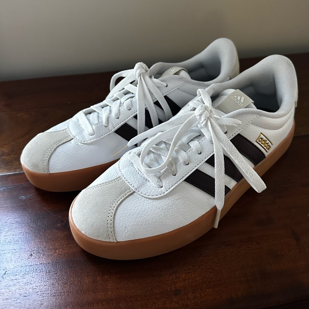 ADIDAS-VL COURT 3.0 SNEAKER
- MEN'S
Color: White/Taupe
Size: 9.0
Width: Medium